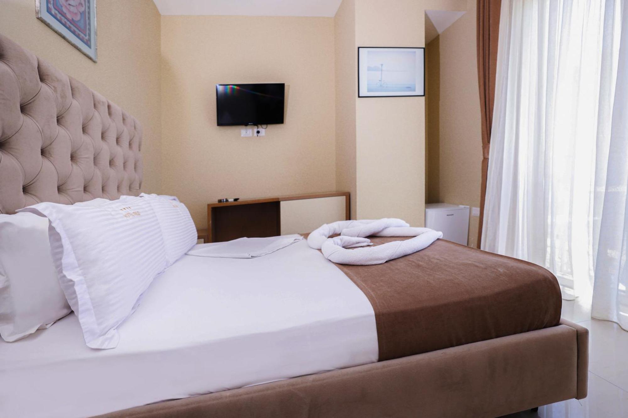 Hotel Frojd - Beach Front Resort Shengjin Luaran gambar